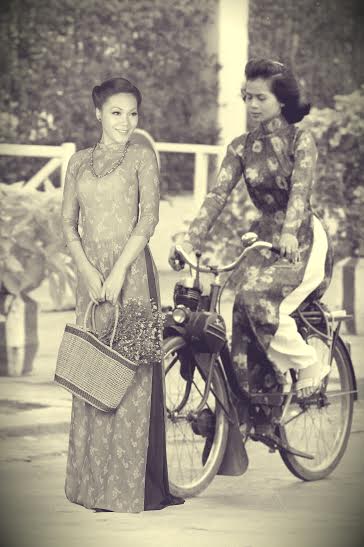 Đinh[-]Y[-]Nhung[-]thùy[-]mị[-]trong[-]bộ[-]ảnh[-]Thiếu[-]nữ[-]Sài[-]Gòn[-]xưa